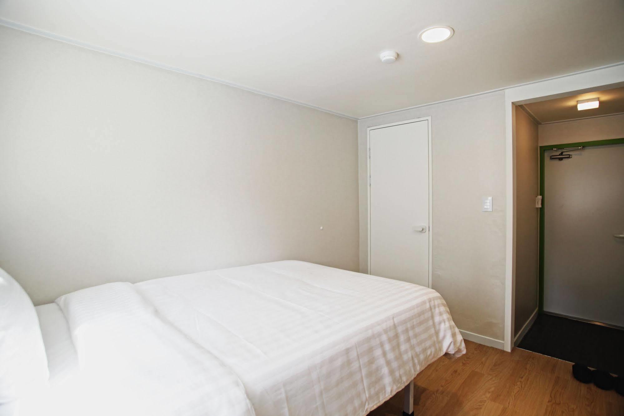 Hotel Sleepy Panda Streamwalk Seoul Jongno Екстериор снимка